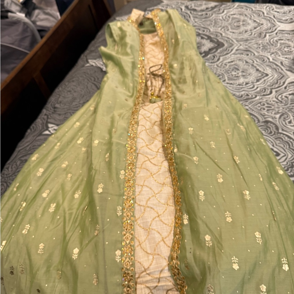 Elegant Green Kids Dress with Gold Accents